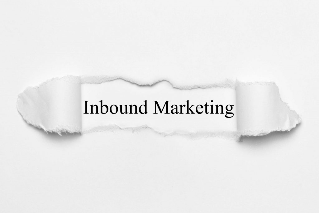 Inbound Marketing i svarta bokstäver mot vit bakgrund.