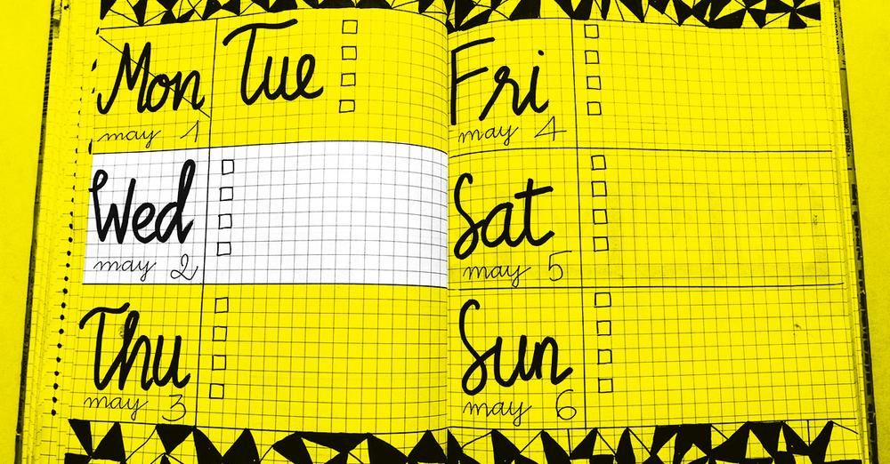 A two-folded calender showig Monday to Sunday in black text on yellow background.